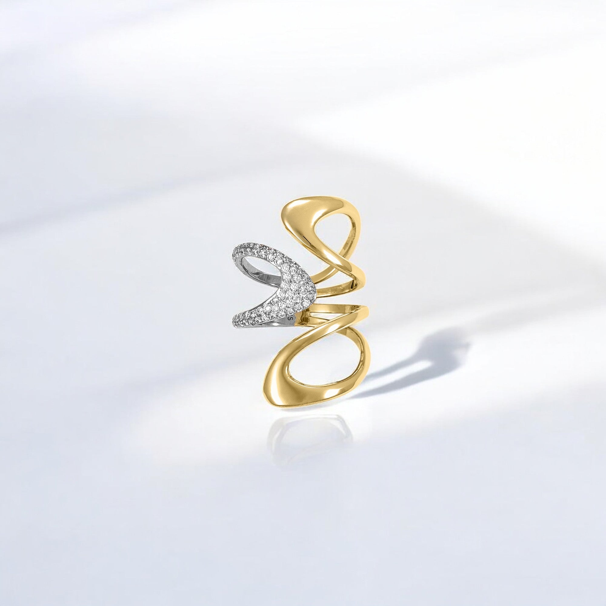 Diamond Pero ring_Haniotis Hellas_Eternal Waves_Gold_Haniotis_Athens_Paros_beige_square