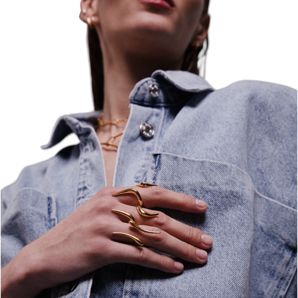 Indulge in the elegant allure of our Ceto ring from the Eternal Waves Collection. Crafted in Greece from 14K gold, this handcrafted masterpiece draws inspiration from Greek mythology and the majestic Aegean Sea. Embrace its visually elongating design and wear it with confidence for any occasion. Discover the heritage of Haniotis Hellas and enjoy the authenticity and lifetime guarantee of this timeless heirloom.Χανιώτης, κοσμήματα, δαχτυλίδια, Αθήνα, Πάρος