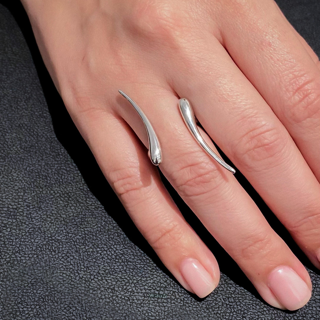 Elevate your style with the timeless Ceto ring from the Eternal Waves Collection by Haniotis Hellas. Crafted in Greece with ethically sourced Sterling silver, this statement piece captures the allure of the Aegean Sea and Greek mythology. Indulge in exceptional craftsmanship and create a lasting legacy with this heirloom-quality ring. Explore our collection today_Haniotis instagram_Χανιώτης_δαχτυλίδι_Ασήμι