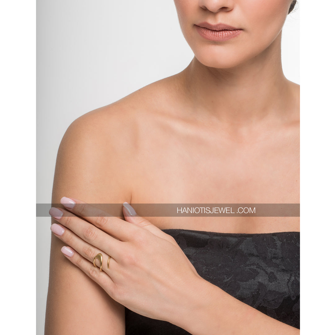 Haniotis Hellas brings the essence of Greece to life through its exquisite jewelry pieces. Galene, from the Eternal Waves collection