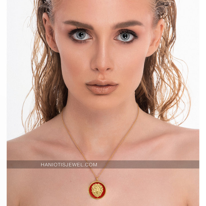 Passion Lion Charm in 18K Gold